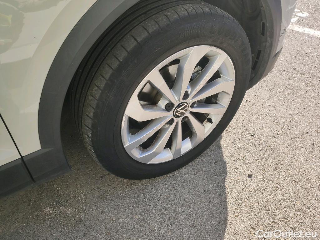  Volkswagen  T-ROC VOLKSWAGEN  / 2021 / 5P / todoterreno Life 1.5 TSI 110kW (150CV) DSG #7