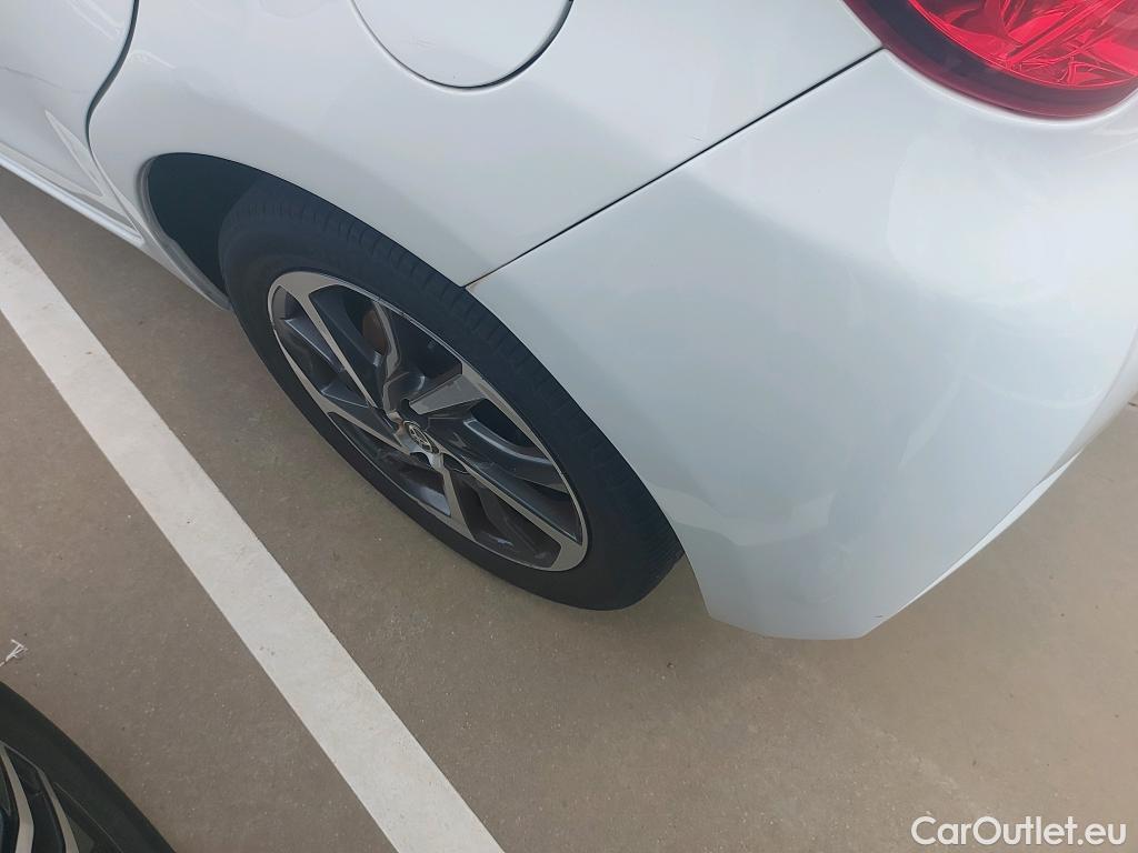  Toyota  Yaris TOYOTA  / 2017 / 5P / berlina con portón 1.5 Hybrid Feel #3