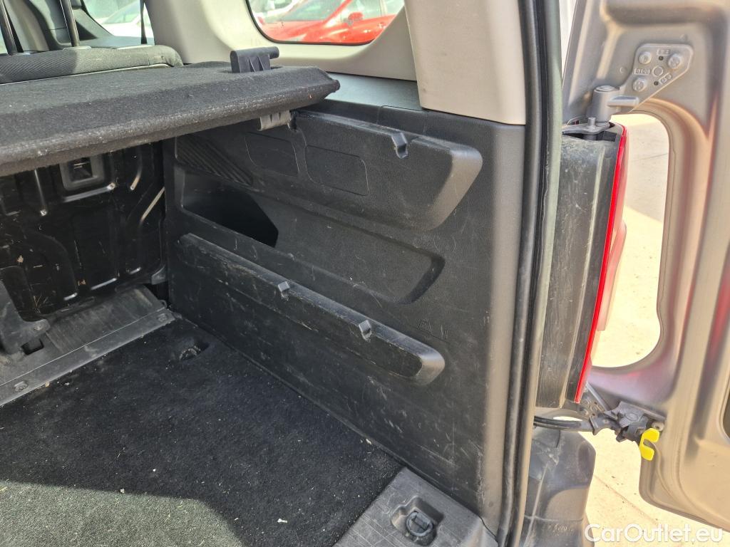  Citroen  Berlingo CITROEN  / 2018 / 5P / monovolumen compacto Talla M BlueHDi 130 S&S 6v 100 AÑOS #33