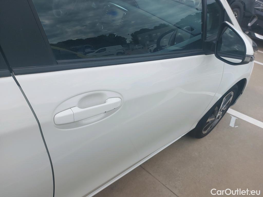  Toyota  Yaris TOYOTA  / 2017 / 5P / berlina con portón 1.5 Hybrid Feel #18