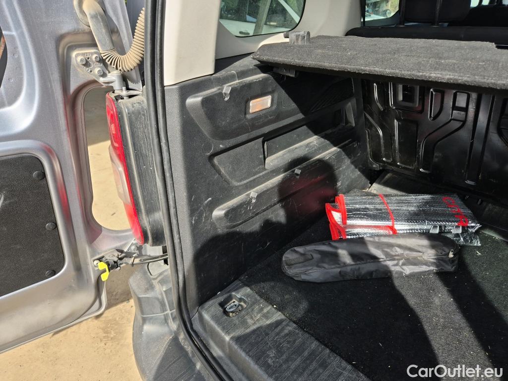  Citroen  Berlingo CITROEN  / 2018 / 5P / monovolumen compacto Talla M BlueHDi 130 S&S 6v 100 AÑOS #31
