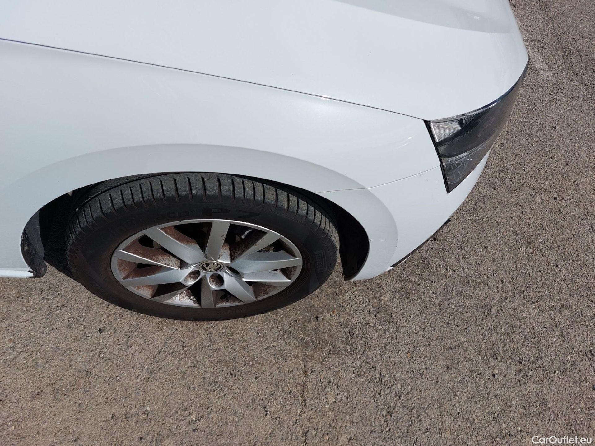  Skoda  Scala SKODA  / 2019 / 5P / berlina con portón 1.0 TSI 81KW (115 CV) DSG Ambitio #21