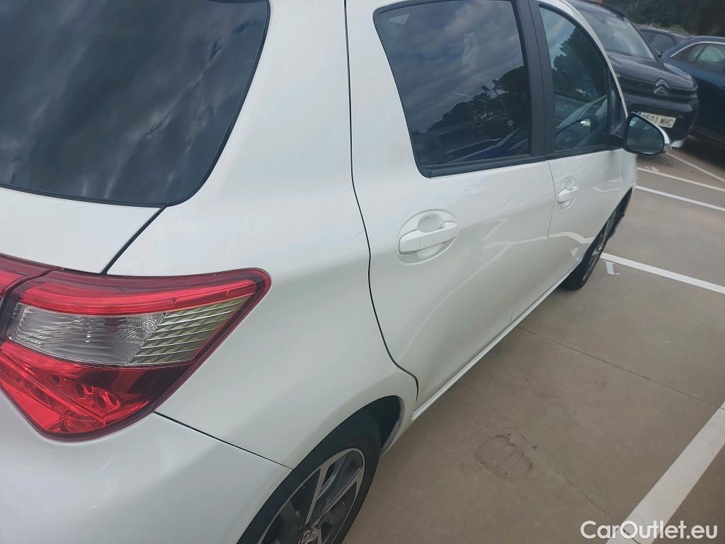  Toyota  Yaris TOYOTA  / 2017 / 5P / berlina con portón 1.5 Hybrid Feel #16