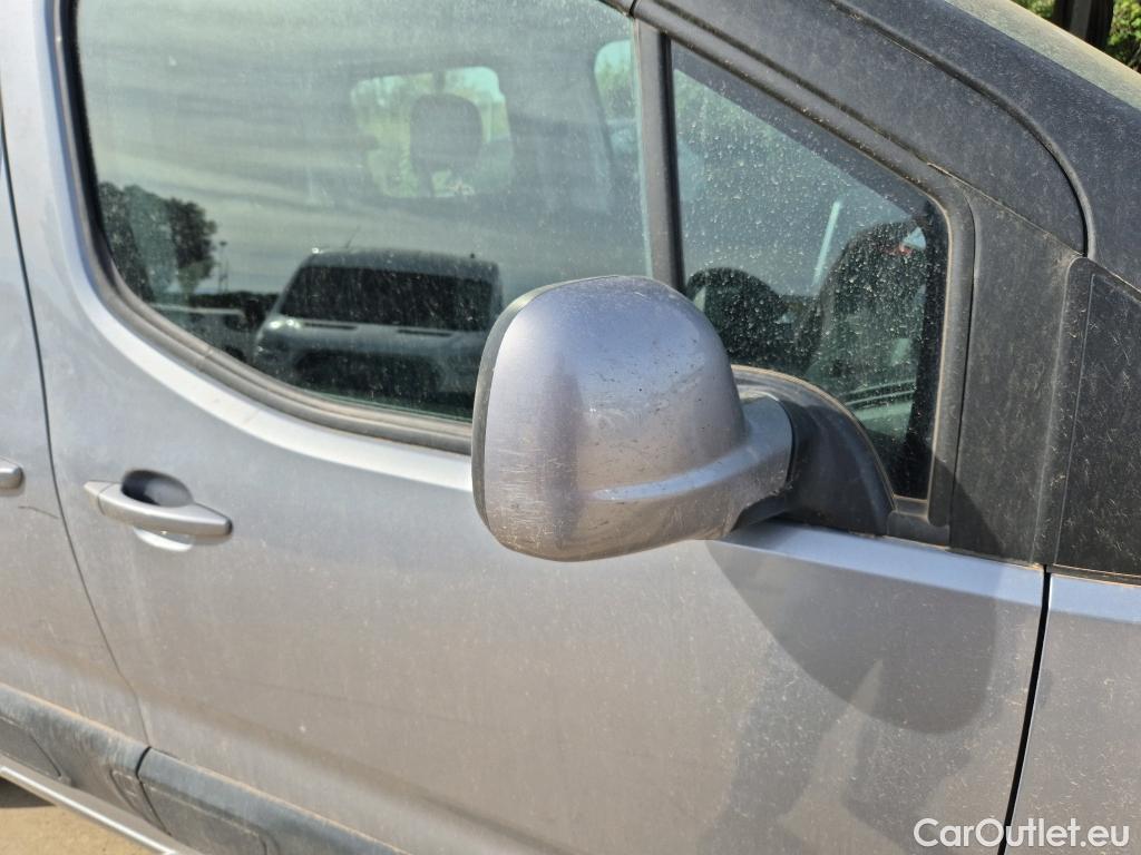  Citroen  Berlingo CITROEN  / 2018 / 5P / monovolumen compacto Talla M BlueHDi 130 S&S 6v 100 AÑOS #44