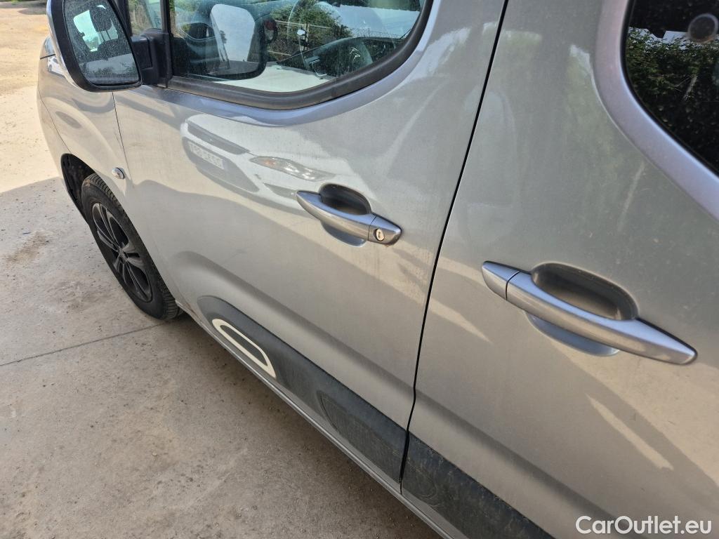  Citroen  Berlingo CITROEN  / 2018 / 5P / monovolumen compacto Talla M BlueHDi 130 S&S 6v 100 AÑOS #52