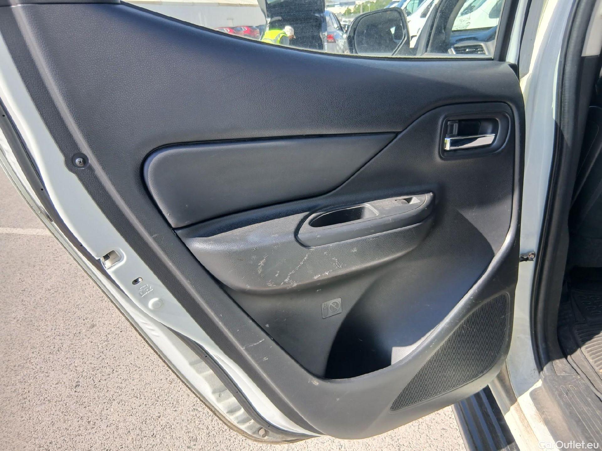  Mitsubishi  L200 MITSUBISHI  / 2019 / 4P / pickup doble cabina D/C 220 DI-D M-Pro #14