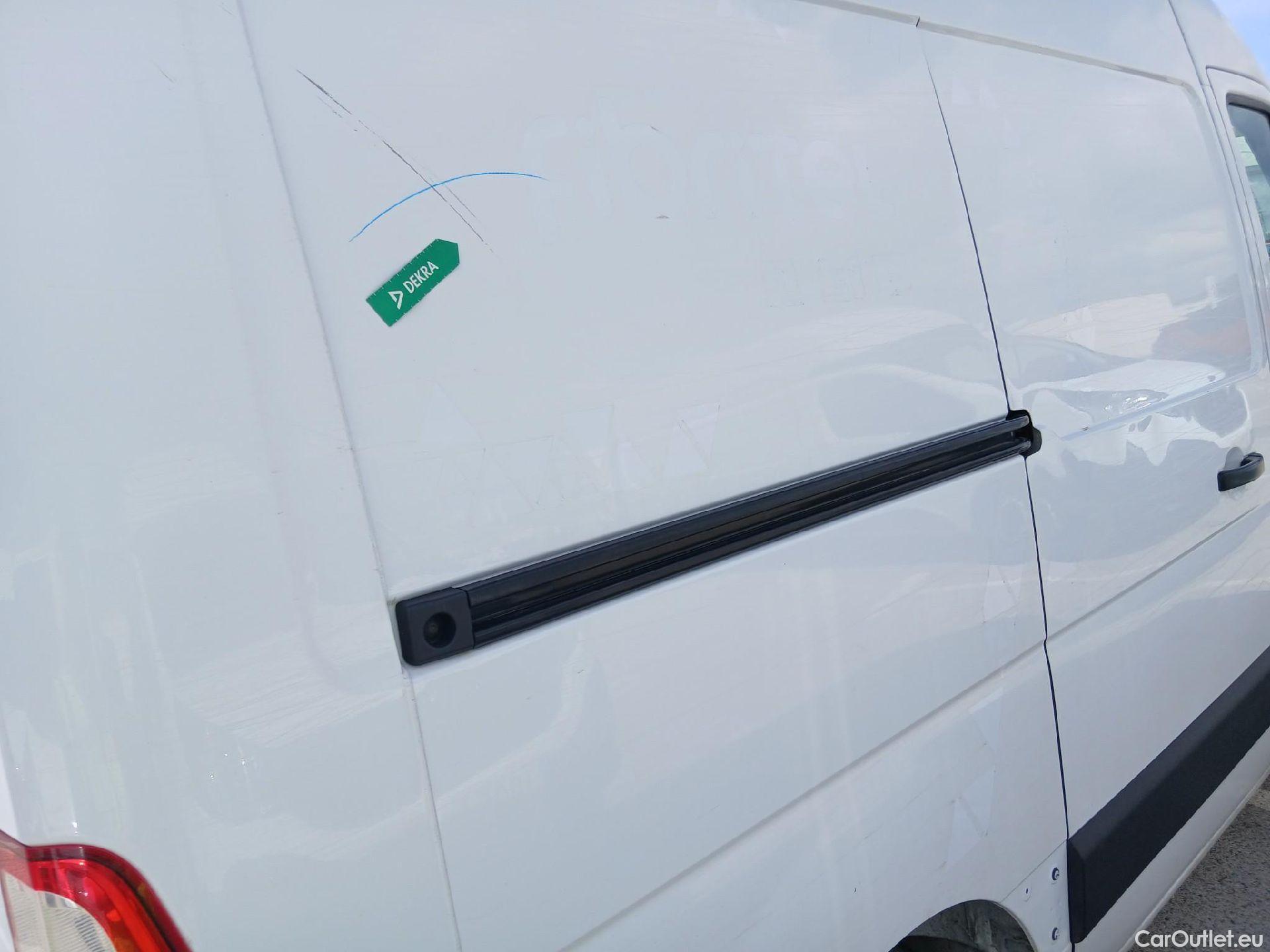  Nissan  Interstar NISSAN  / 2018 / 4P / furgón L1H2 3,5T 2.3dCi 99kW FWD GO #36