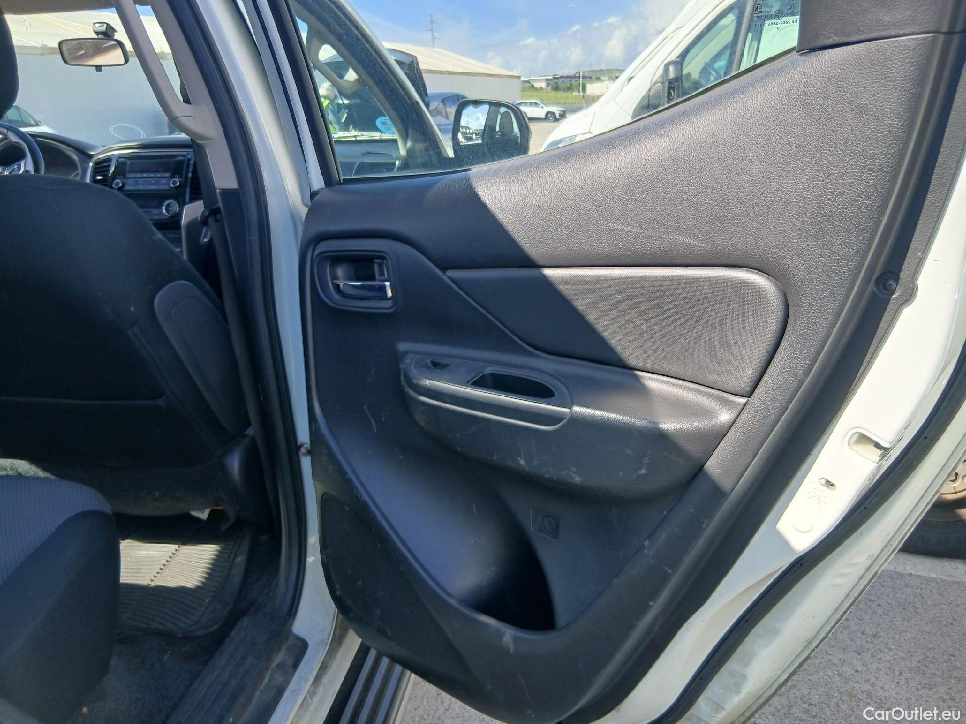  Mitsubishi  L200 MITSUBISHI  / 2019 / 4P / pickup doble cabina D/C 220 DI-D M-Pro #30