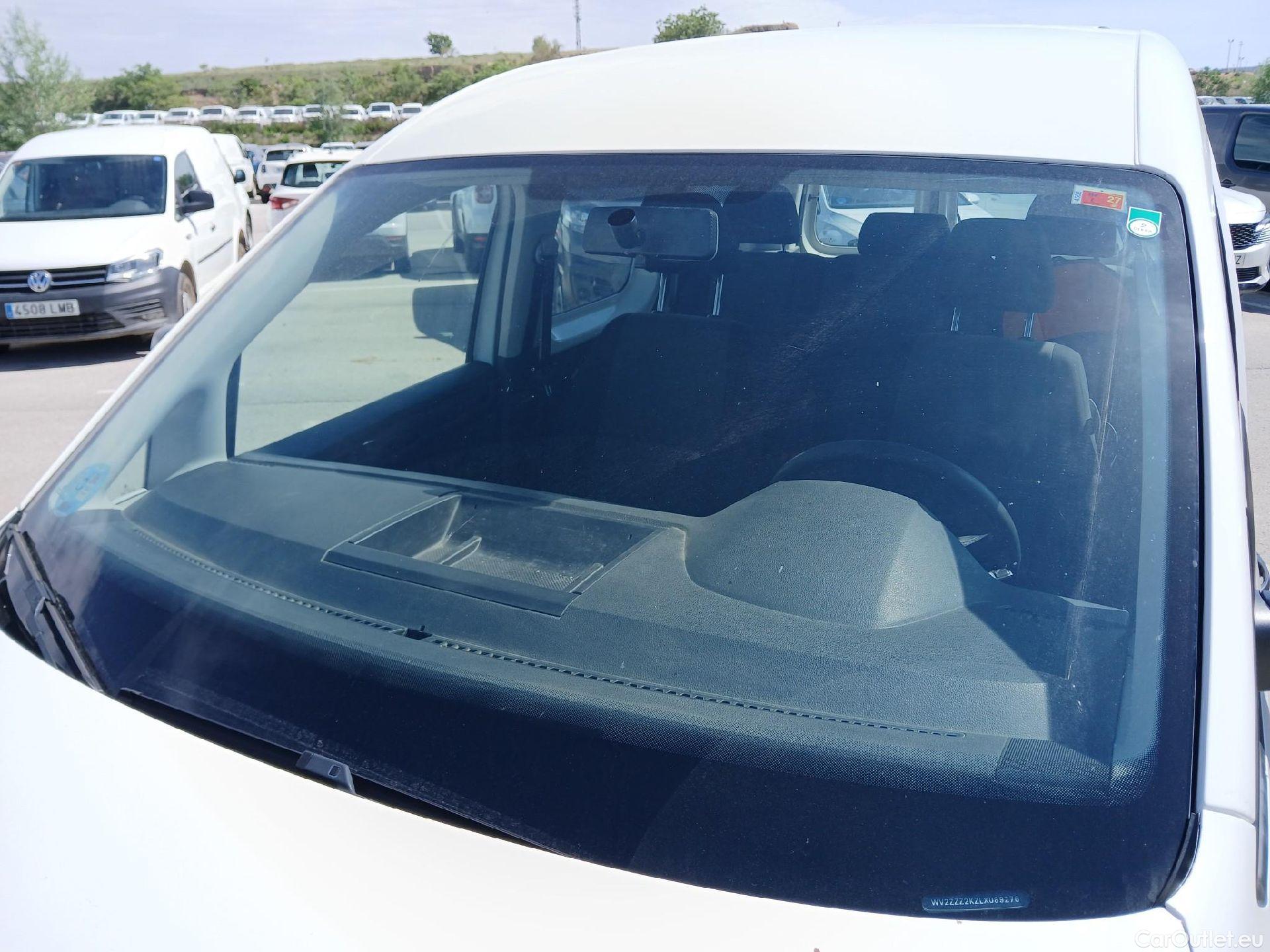  Volkswagen  Caddy VOLKSWAGEN  / 2015 / 4P / combi Profesional Kombi 2.0 TDI 75kW BMT (CX) #26