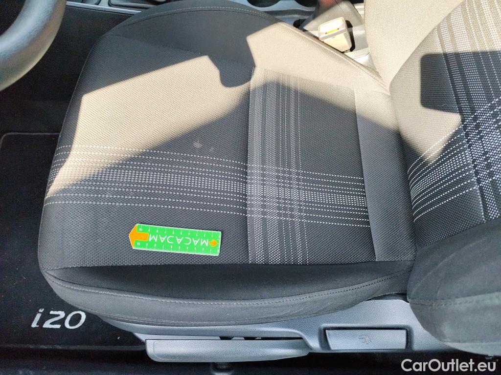  Hyundai  i20  Initia 1.2 85CV BVM5 E6d #45