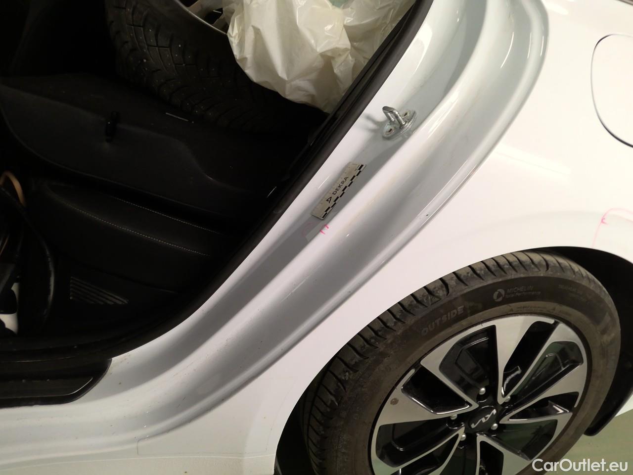  KIA  Cee'd ceed SW 1.6PHEV Advance 5d #19