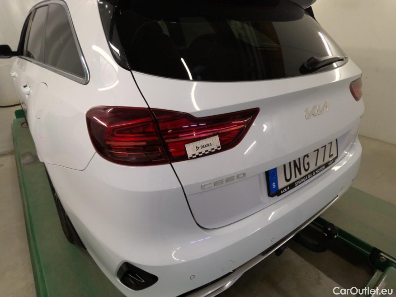  KIA  Cee'd ceed SW 1.6PHEV Advance 5d #35