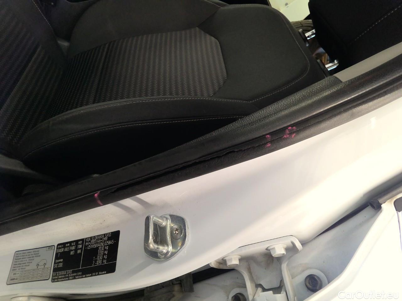  KIA  Cee'd ceed SW 1.6PHEV Advance 5d #38