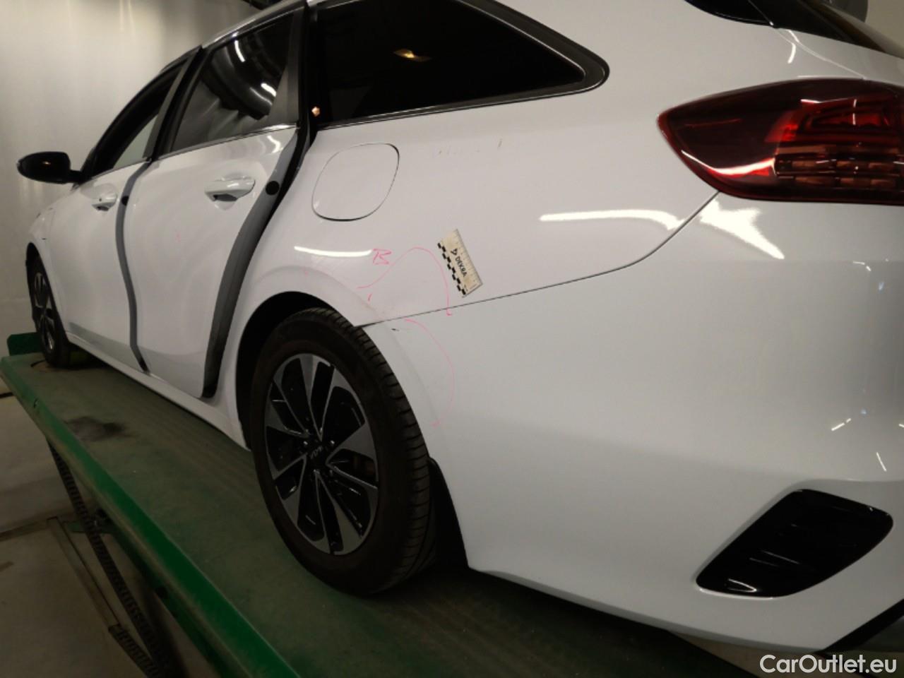  KIA  Cee'd ceed SW 1.6PHEV Advance 5d #13