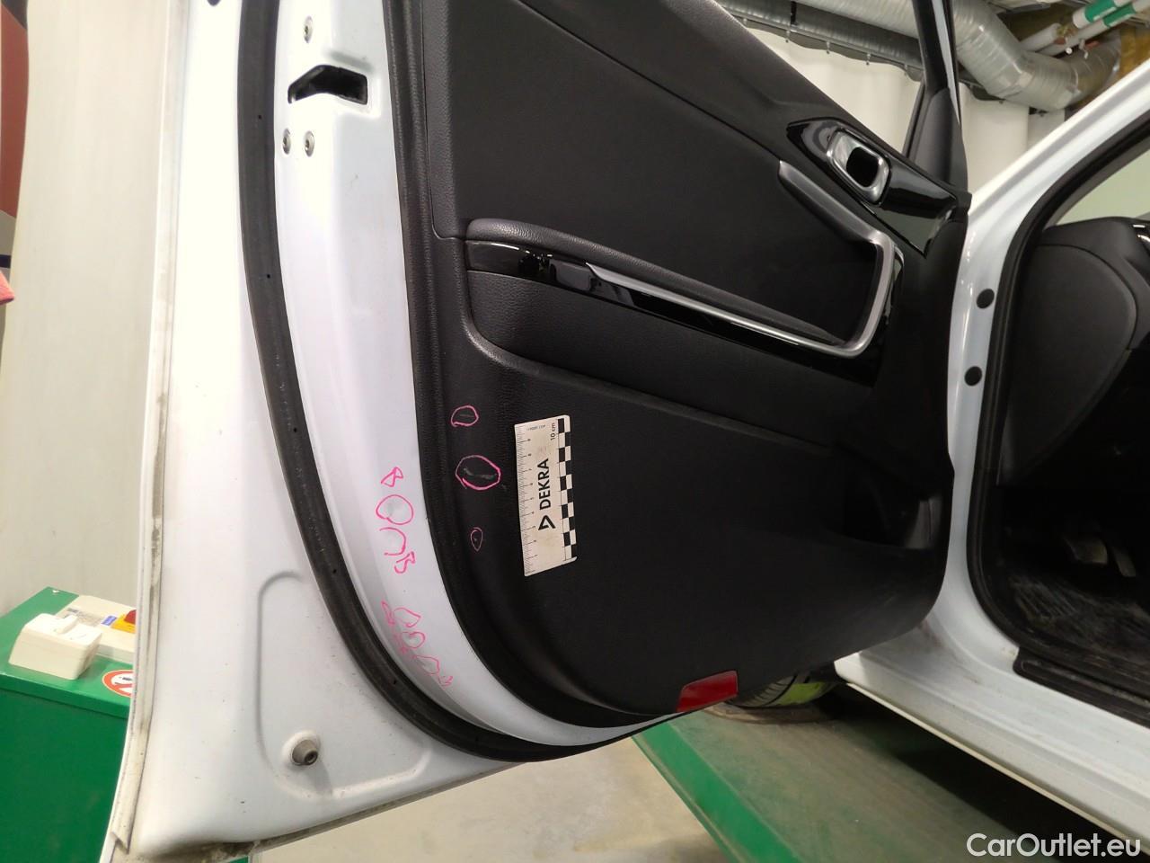  KIA  Cee'd ceed SW 1.6PHEV Advance 5d #26