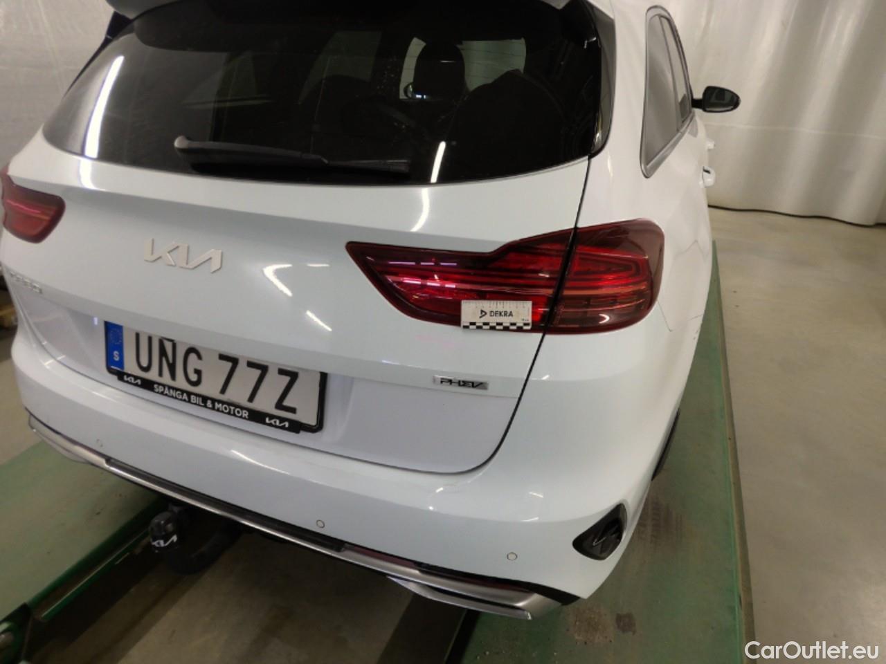  KIA  Cee'd ceed SW 1.6PHEV Advance 5d #36