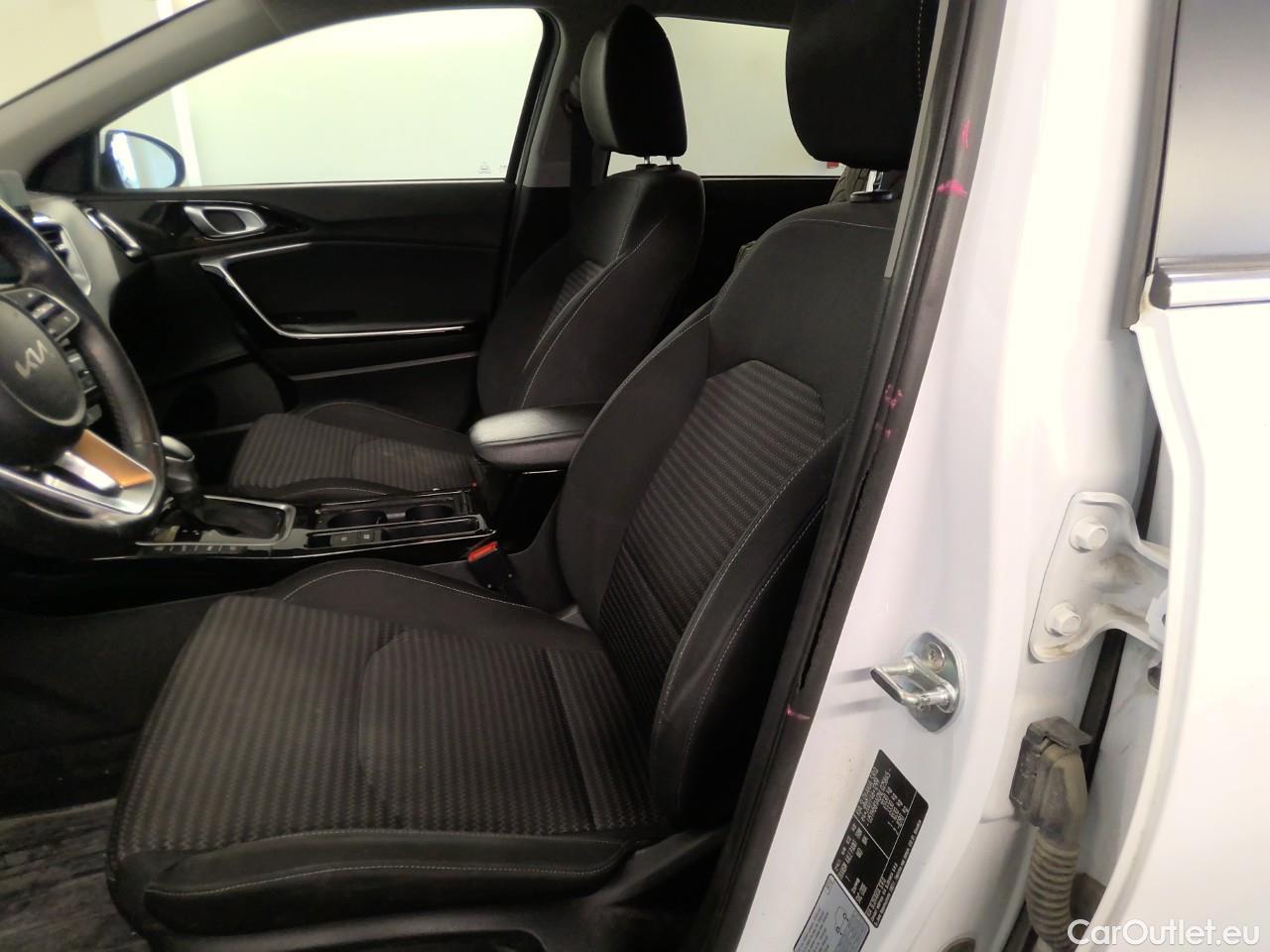  KIA  Cee'd ceed SW 1.6PHEV Advance 5d #39