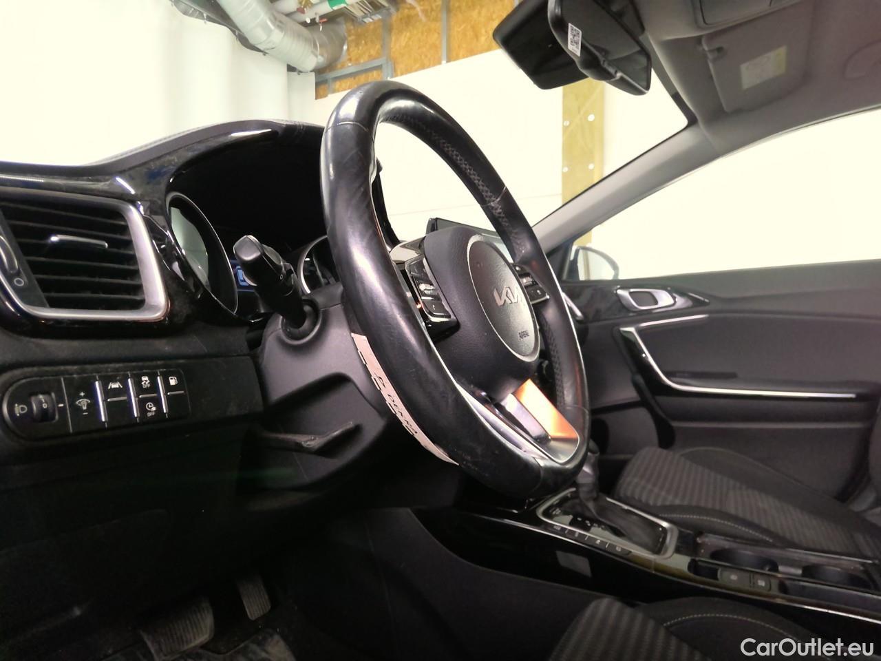  KIA  Cee'd ceed SW 1.6PHEV Advance 5d #28