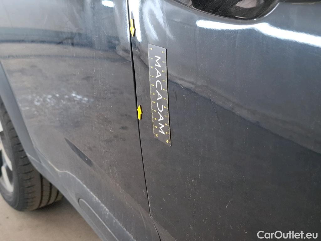  Citroen  C4 Cactus CITROEN  / 2017 / 5P / Berline PureTech 130 S&S EAT6 Shine #5