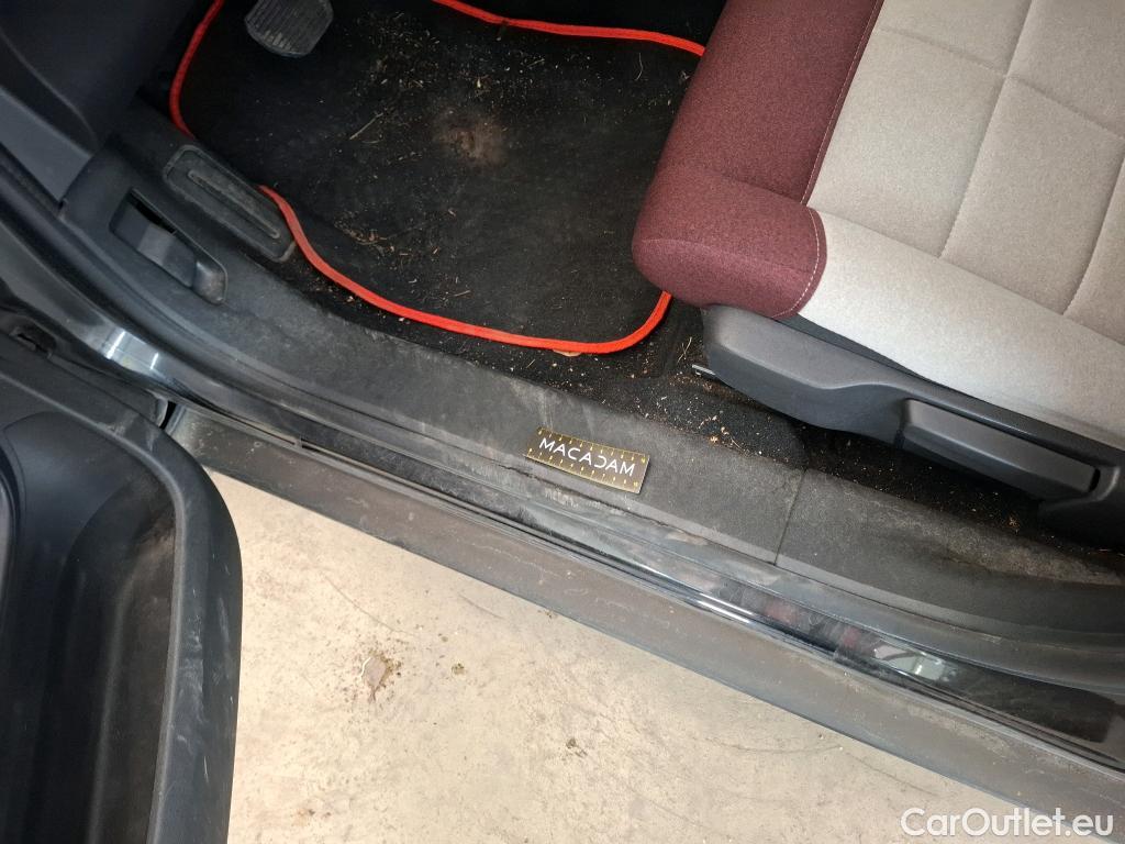  Citroen  C4 Cactus CITROEN  / 2017 / 5P / Berline PureTech 130 S&S EAT6 Shine #8
