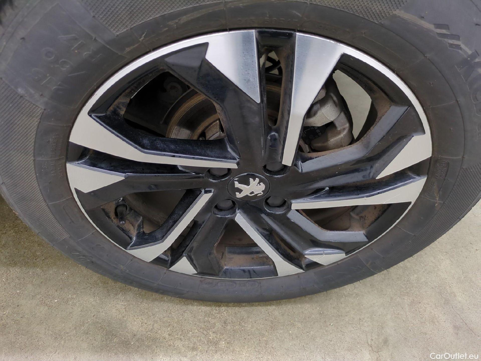  Peugeot  2008  Allure Business 1.5 HDi 130CV BVA8 E6d #38