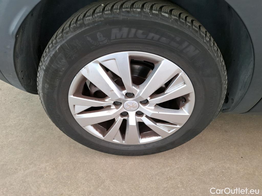  Peugeot  3008  Active Pack 1.2 PureTech 130CV BVA8 E6d #21