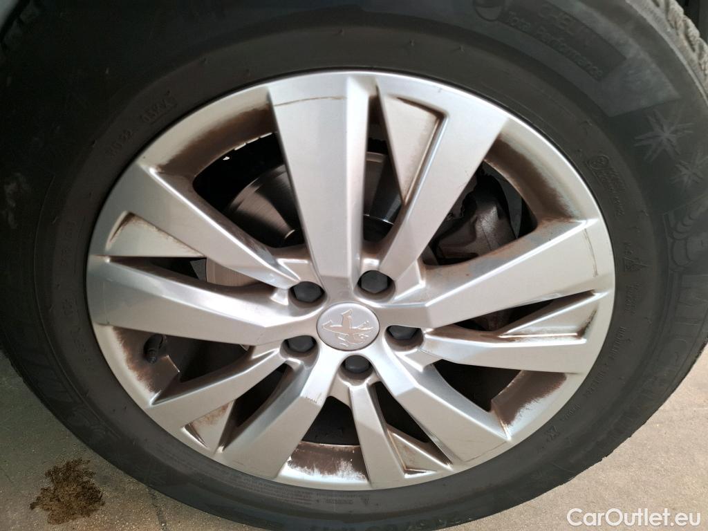  Peugeot  3008  Active Pack 1.2 PureTech 130CV BVA8 E6d #28