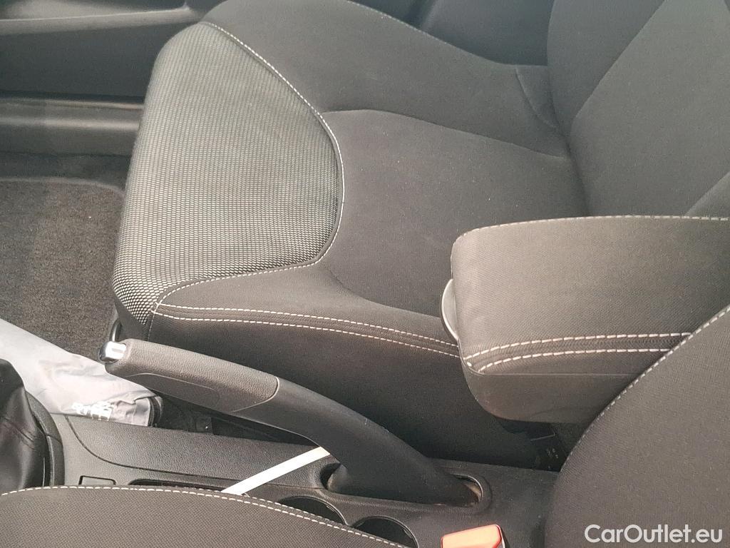  Renault  Clio RENAULT  / 2016 / 5P / Berline &Business TCe 90 #82