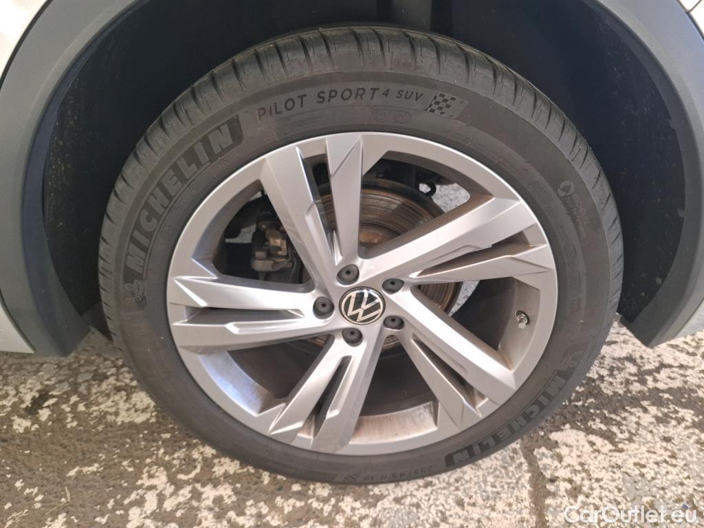 Volkswagen  Tiguan VOLKSWAGEN  / 2020 / 5P / SUV 2.0 TDI 150 DSG7 R-Line #4