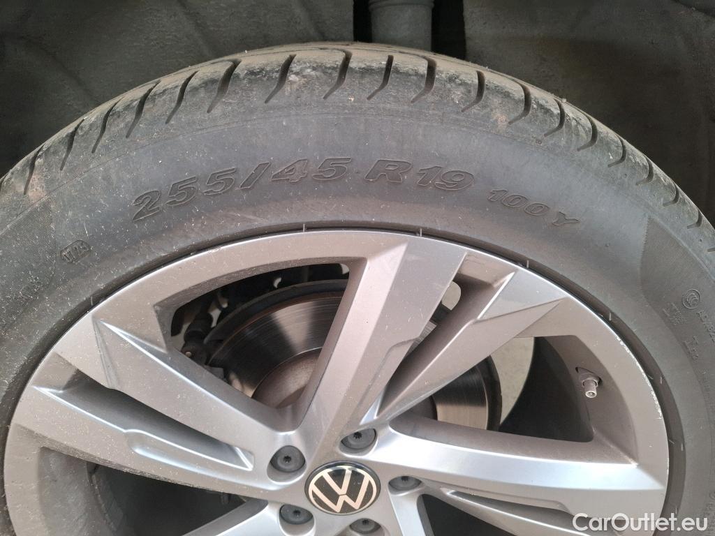  Volkswagen  Tiguan VOLKSWAGEN  / 2020 / 5P / SUV 2.0 TDI 150 DSG7 R-Line #20
