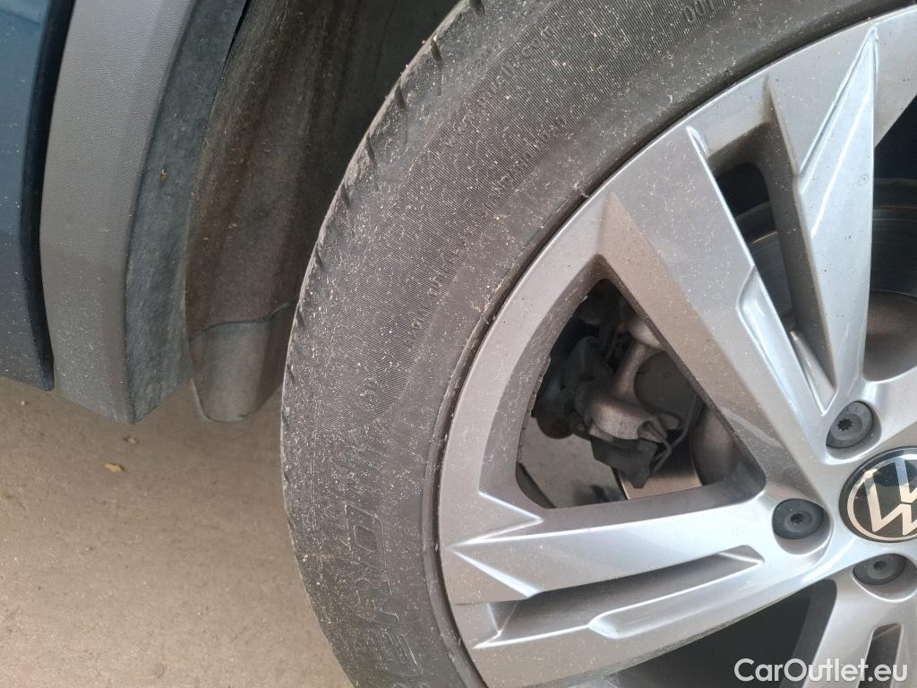 Volkswagen  Tiguan VOLKSWAGEN  / 2020 / 5P / SUV 2.0 TDI 150 DSG7 R-Line #23