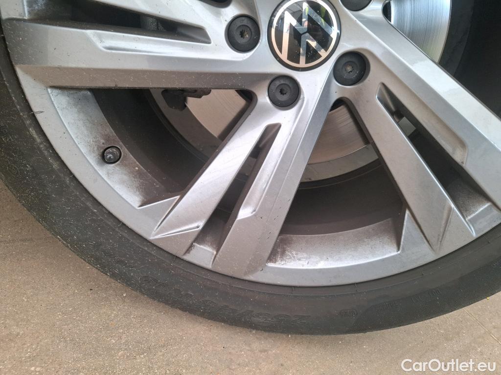  Volkswagen  Tiguan VOLKSWAGEN  / 2020 / 5P / SUV 2.0 TDI 150 DSG7 R-Line #40