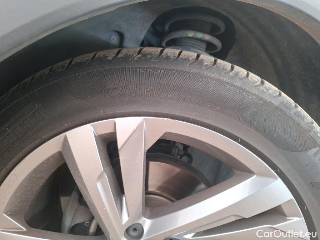  Volkswagen  Tiguan VOLKSWAGEN  / 2020 / 5P / SUV 2.0 TDI 150 DSG7 R-Line #42
