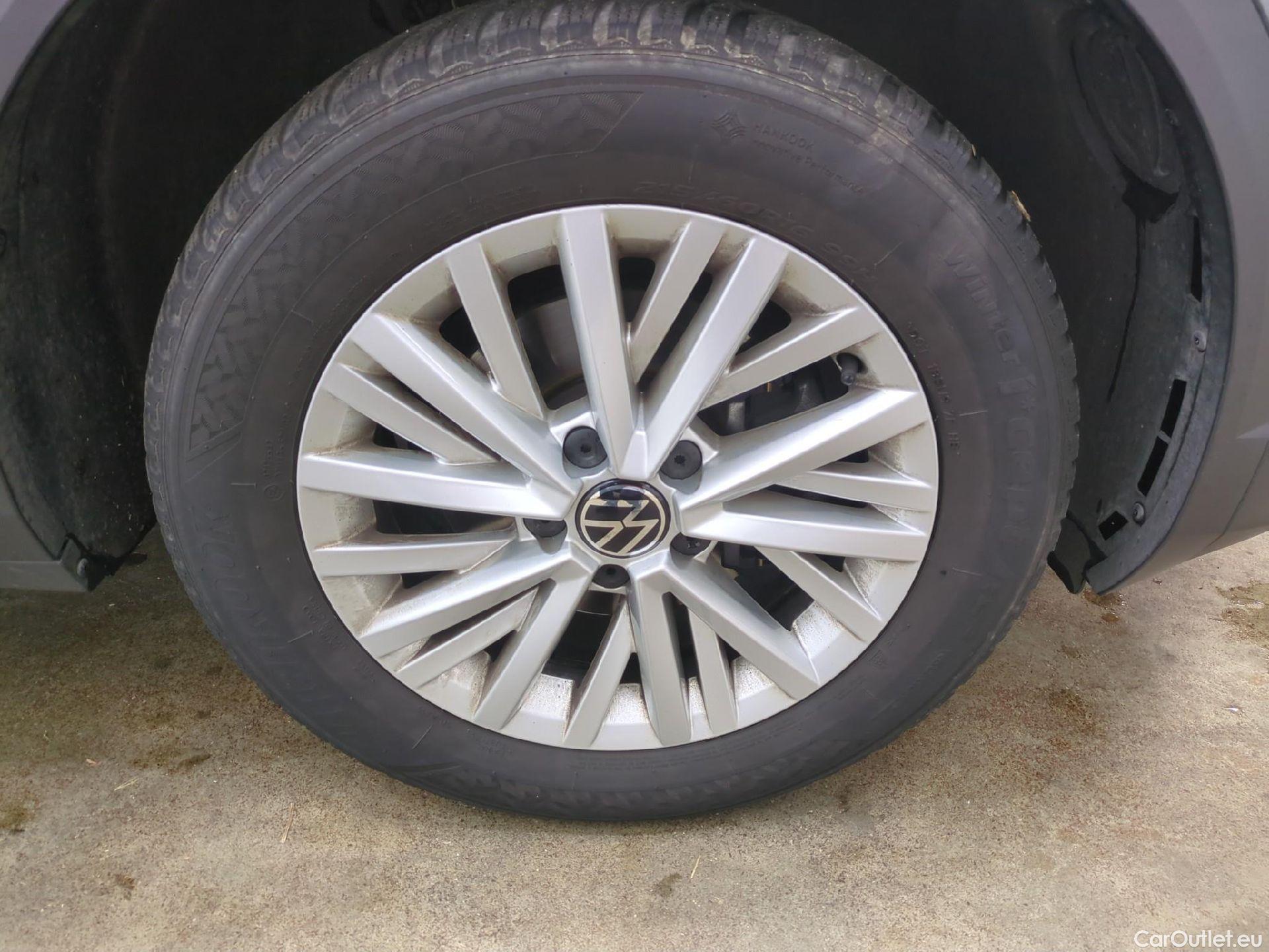  Volkswagen  T-ROC VOLKSWAGEN  / 2021 / 5P / SUV 2.0 TDI 116 LIFE PLUS #4