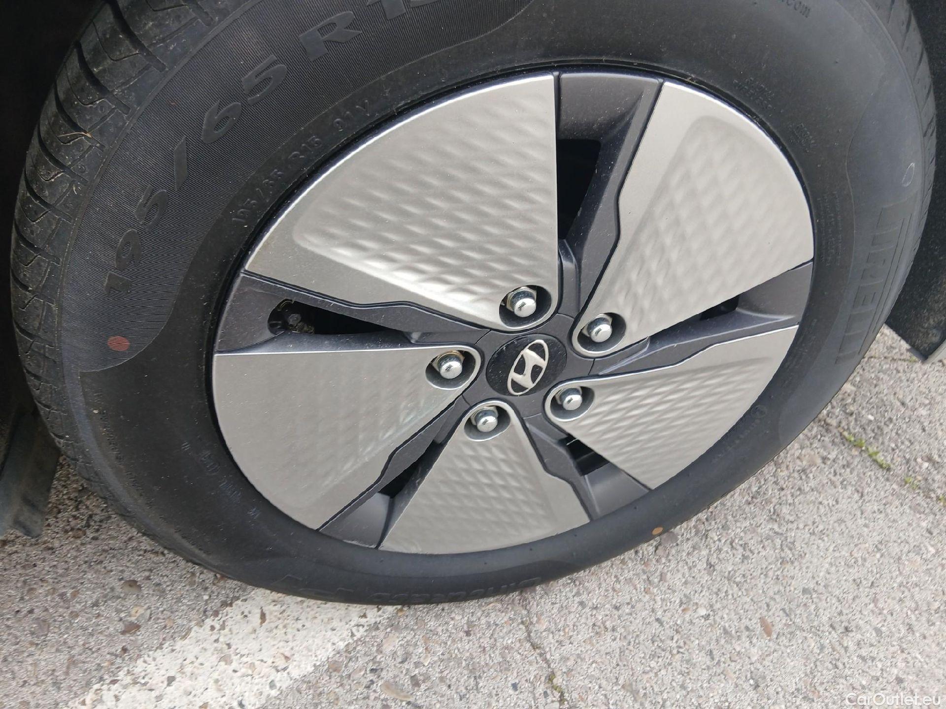  Hyundai   Ioniq HYUNDAI / 2019 / 5P / berlina con portón 1.6 GDI HEV Klass DCT #32