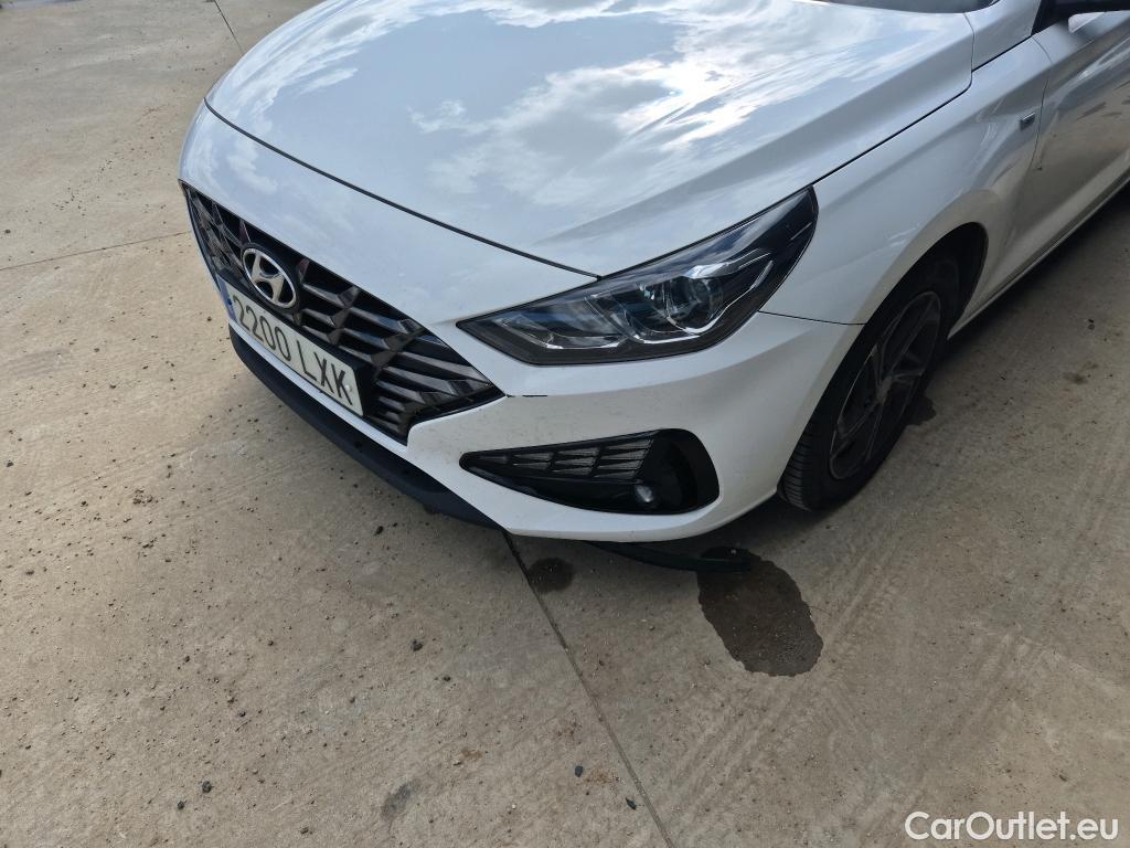  Hyundai  i30 HYUNDAI  / 2020 / 5P / berlina con portón 1.0 TGDI 48V Klass #17
