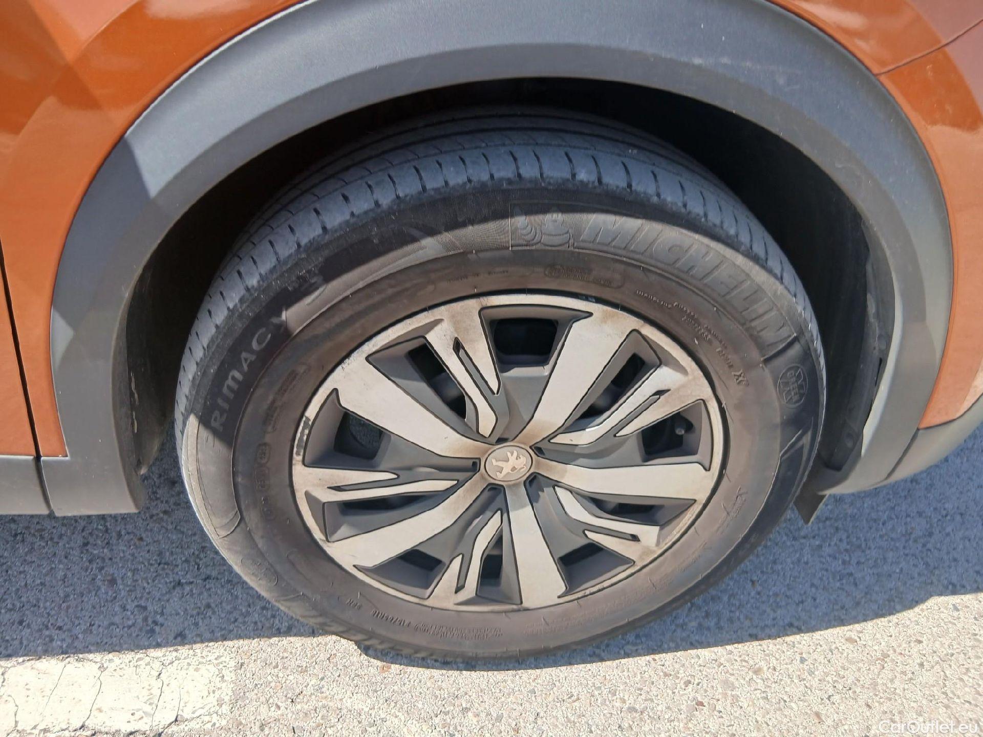  Peugeot  2008 PEUGEOT  / 2019 / 5P / todoterreno Active BlueHDI 81kW (110CV) #4