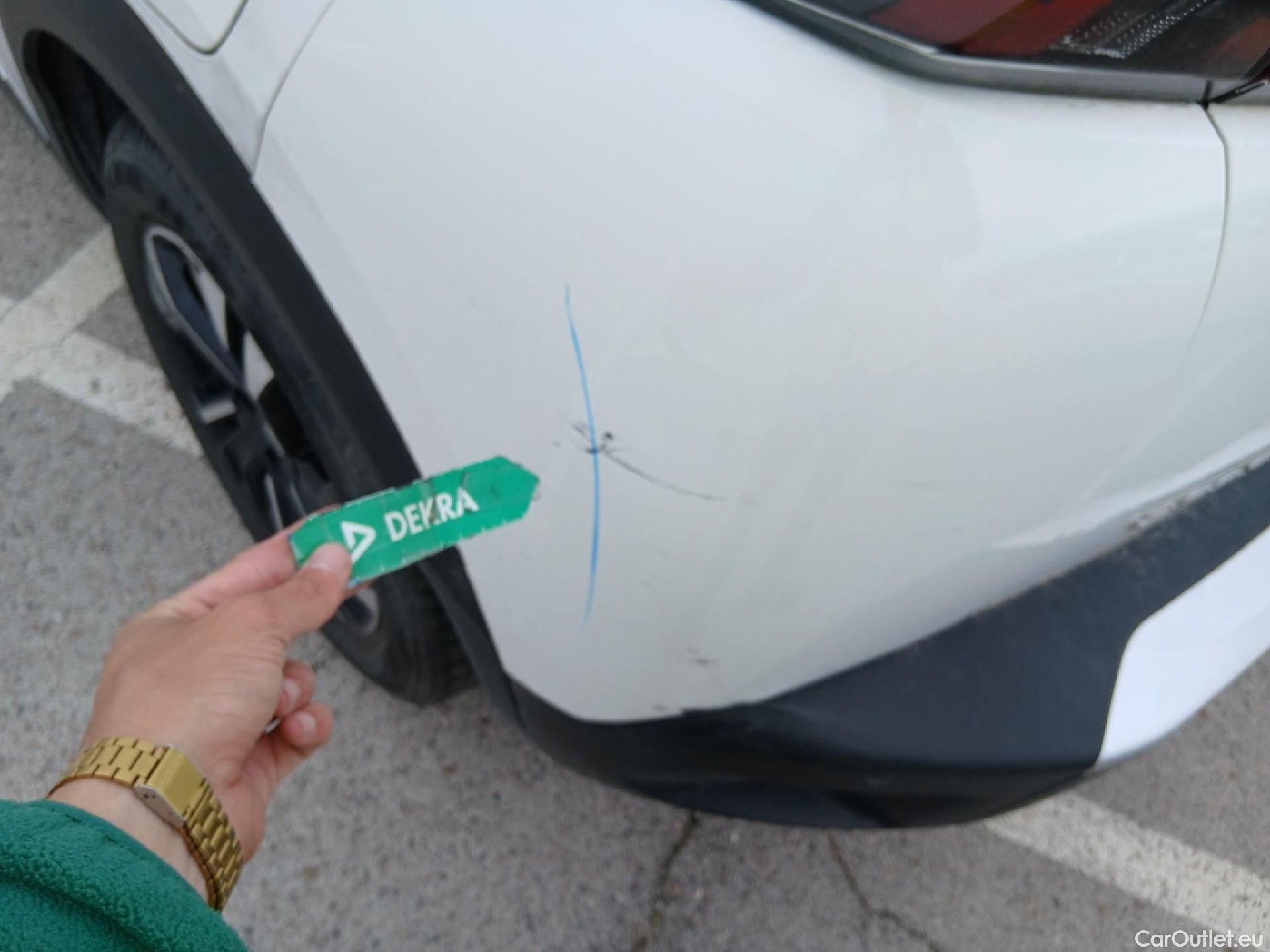  Peugeot  2008 PEUGEOT  / 2019 / 5P / todoterreno Allure BlueHDI 130 S&S EAT8 #24