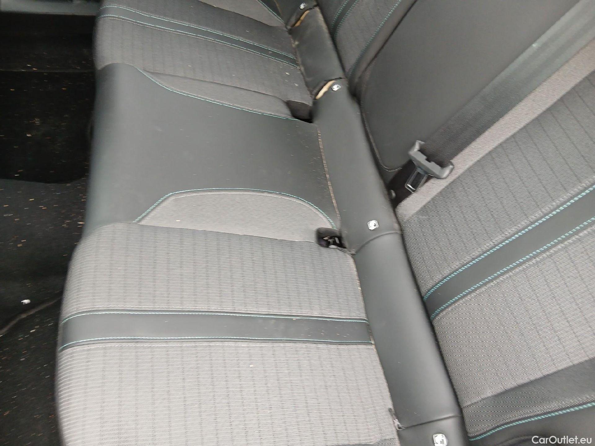  Peugeot  2008 PEUGEOT  / 2019 / 5P / todoterreno Allure BlueHDI 130 S&S EAT8 #22