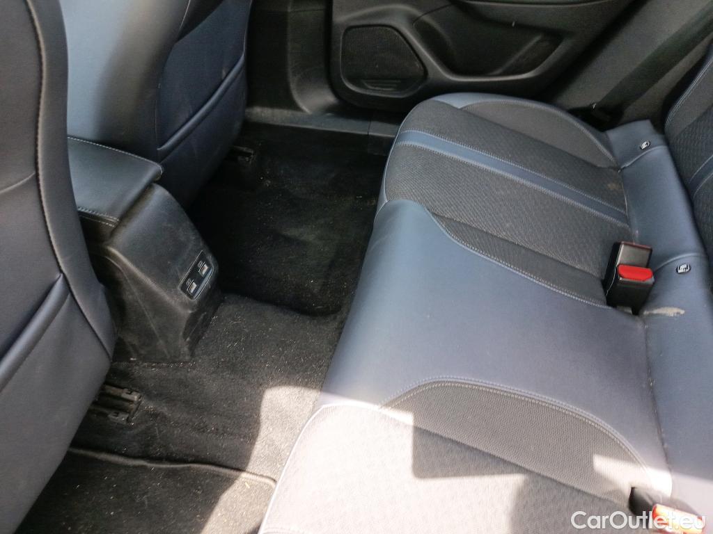  Peugeot  2008 PEUGEOT  / 2019 / 5P / todoterreno Allure BlueHDI 100 S&S BVM6 #4