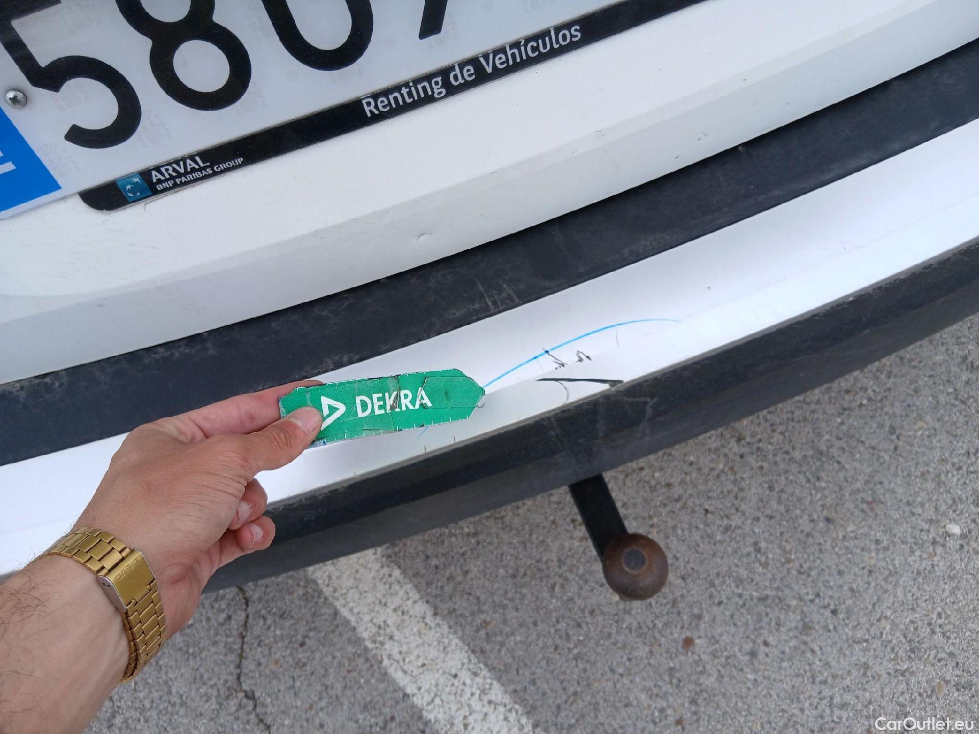  Peugeot  2008 PEUGEOT  / 2019 / 5P / todoterreno Allure BlueHDI 130 S&S EAT8 #28