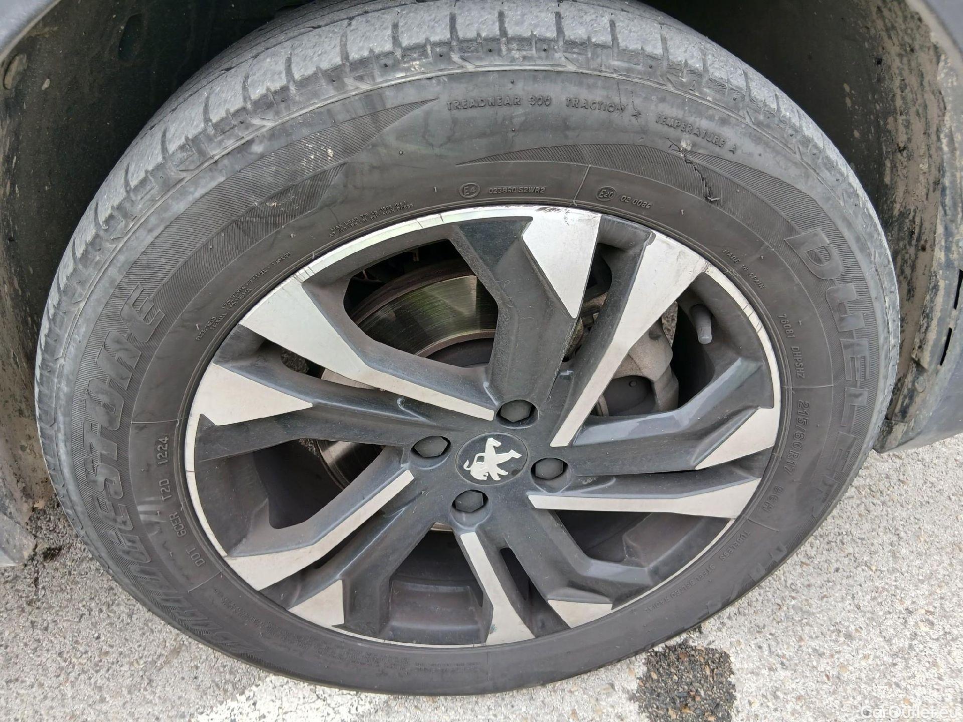  Peugeot  2008 PEUGEOT  / 2019 / 5P / todoterreno Allure BlueHDI 130 S&S EAT8 #46