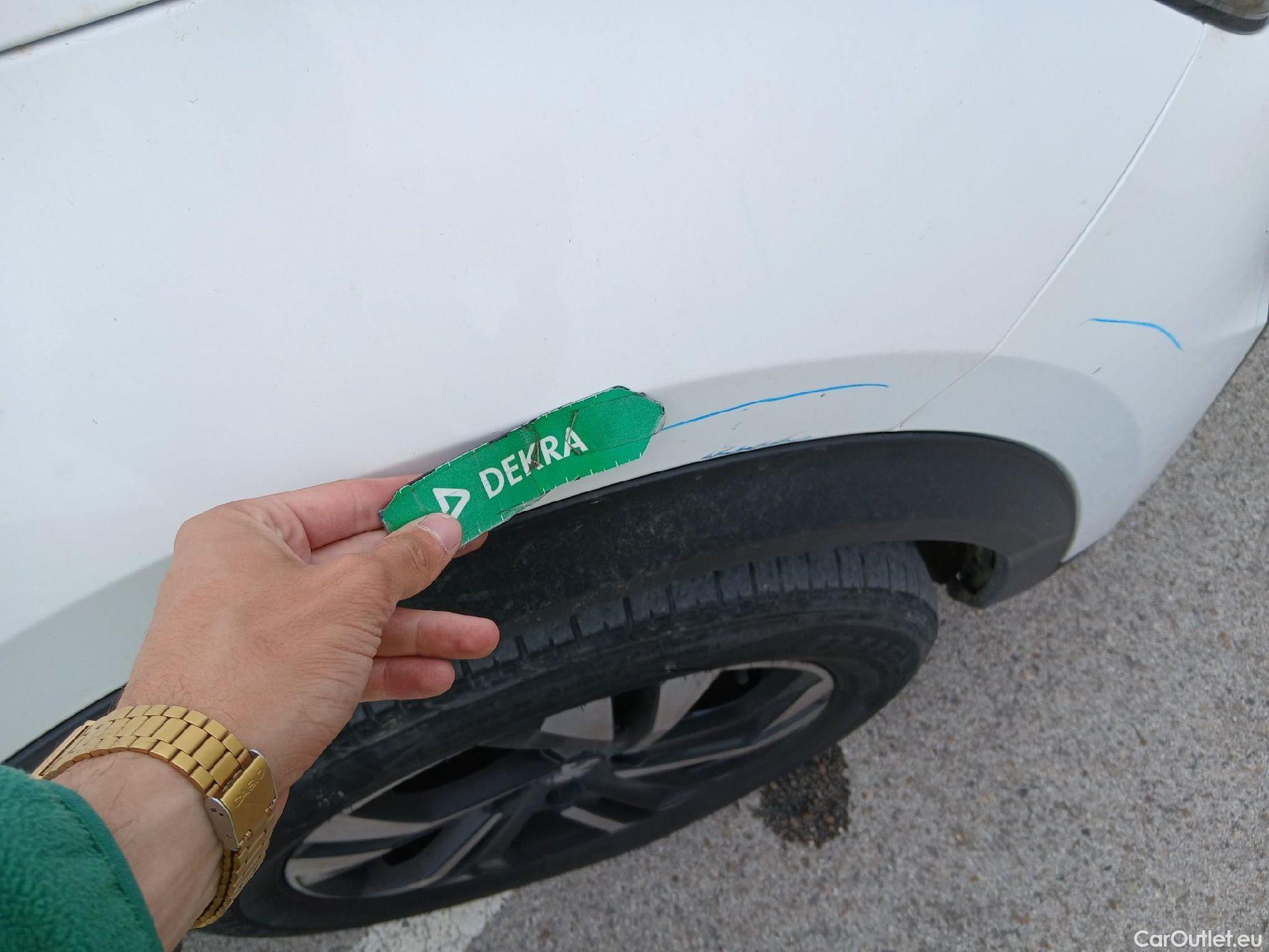  Peugeot  2008 PEUGEOT  / 2019 / 5P / todoterreno Allure BlueHDI 130 S&S EAT8 #44