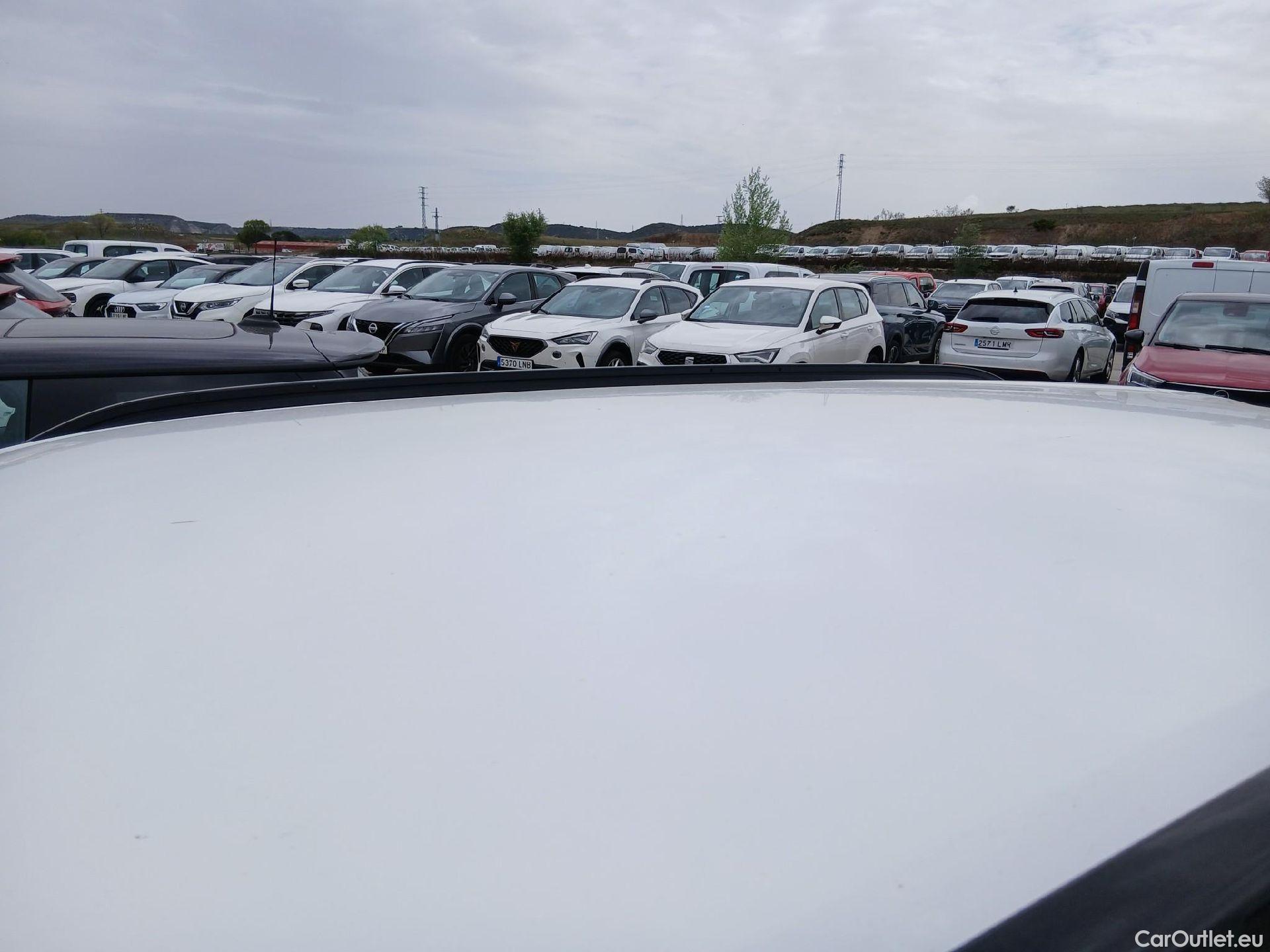  Peugeot  2008 PEUGEOT  / 2019 / 5P / todoterreno Allure BlueHDI 130 S&S EAT8 #21