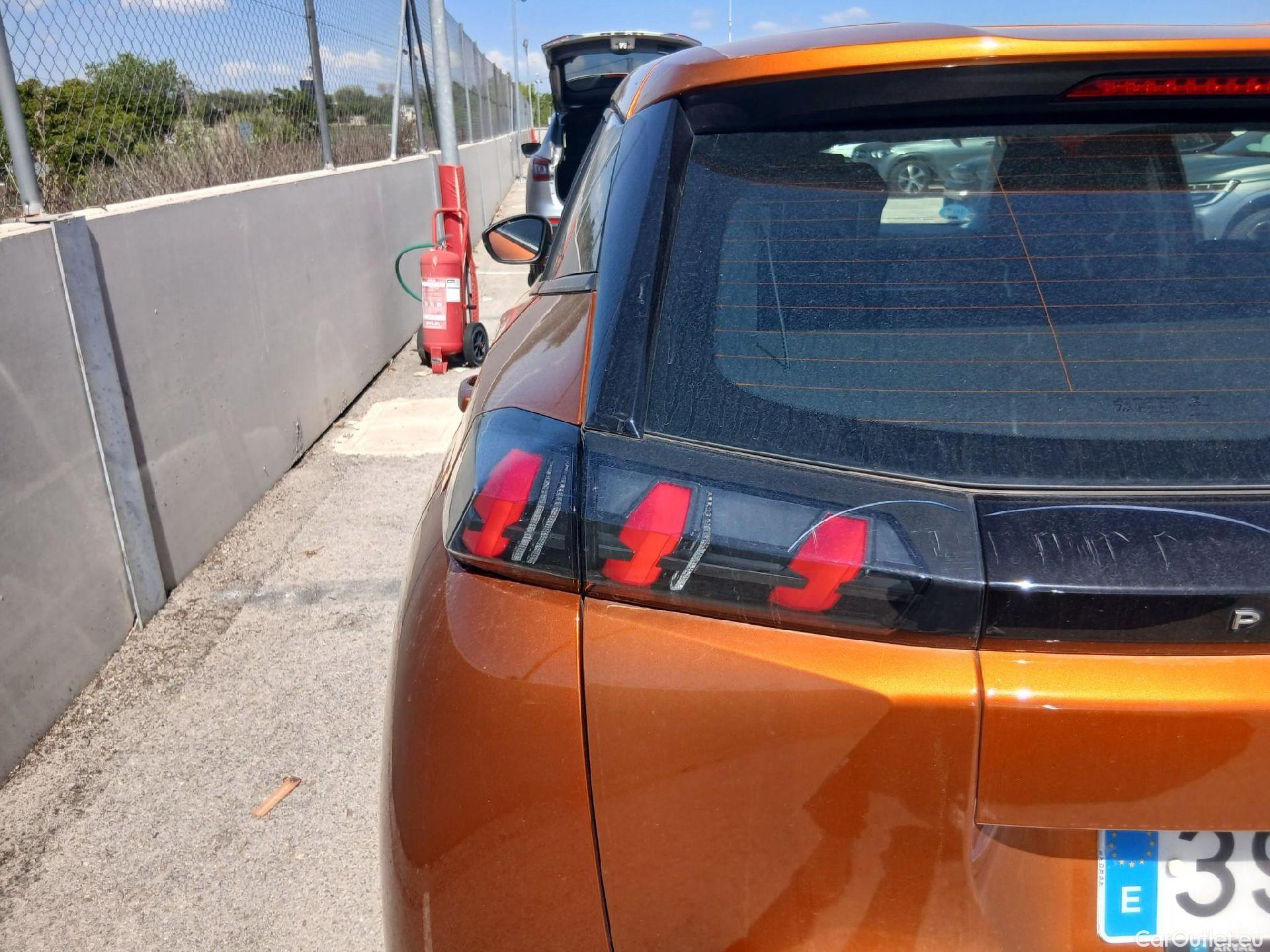  Peugeot  2008 PEUGEOT  / 2019 / 5P / todoterreno Active BlueHDI 81kW (110CV) #22