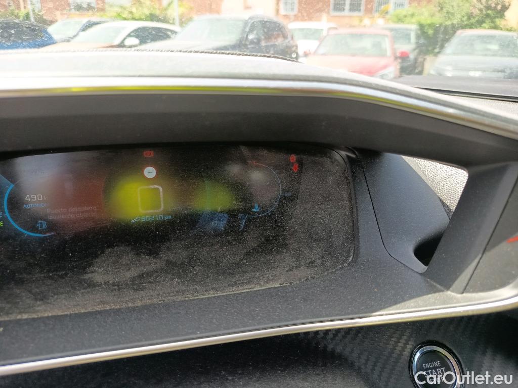  Peugeot  2008 PEUGEOT  / 2019 / 5P / todoterreno Allure BlueHDI 100 S&S BVM6 #16