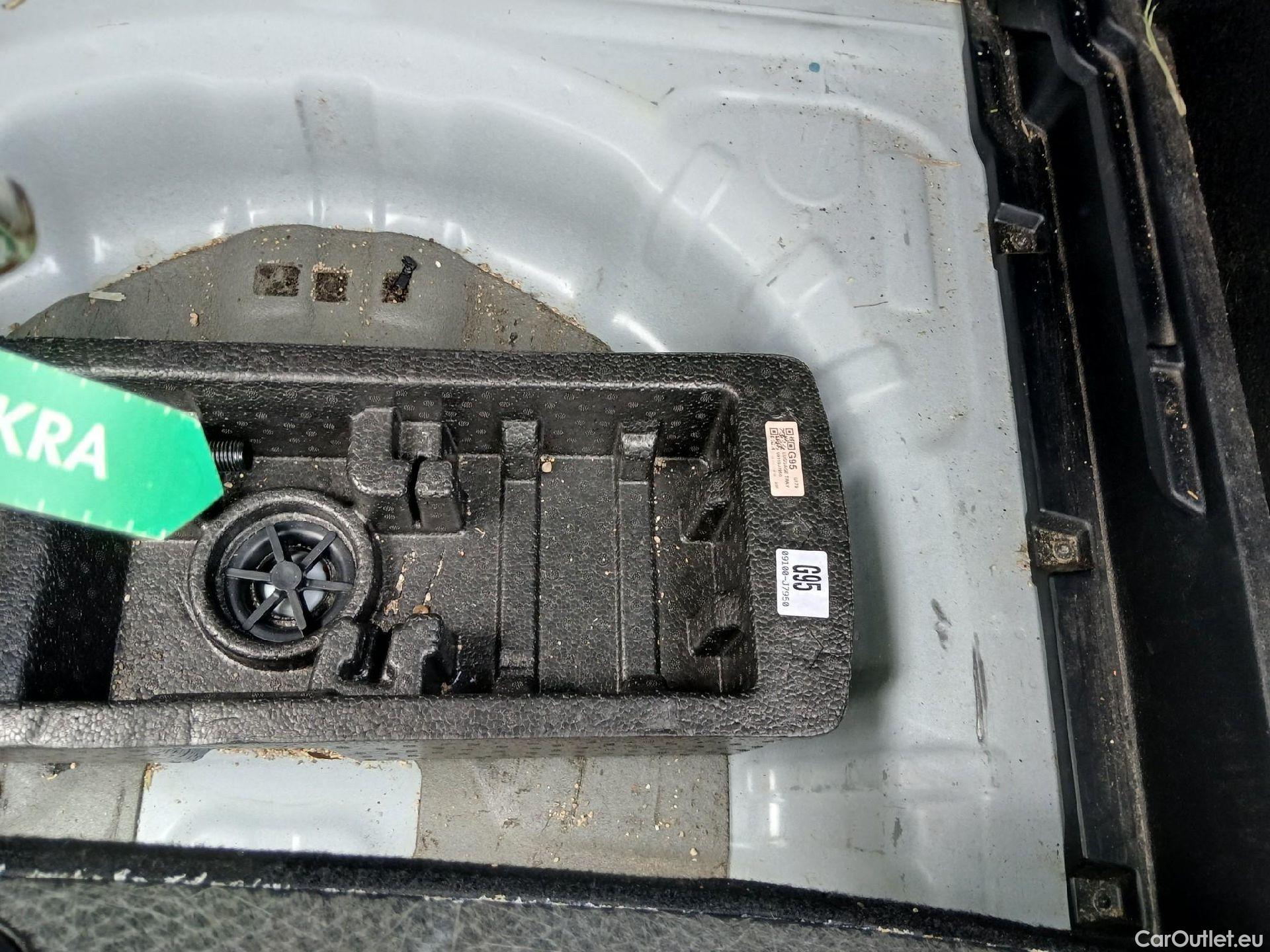  KIA  XCeed KIA  / 2022 / 5P / todoterreno 1.0 T-GDi Drive 88kW (120CV) (AC) #9