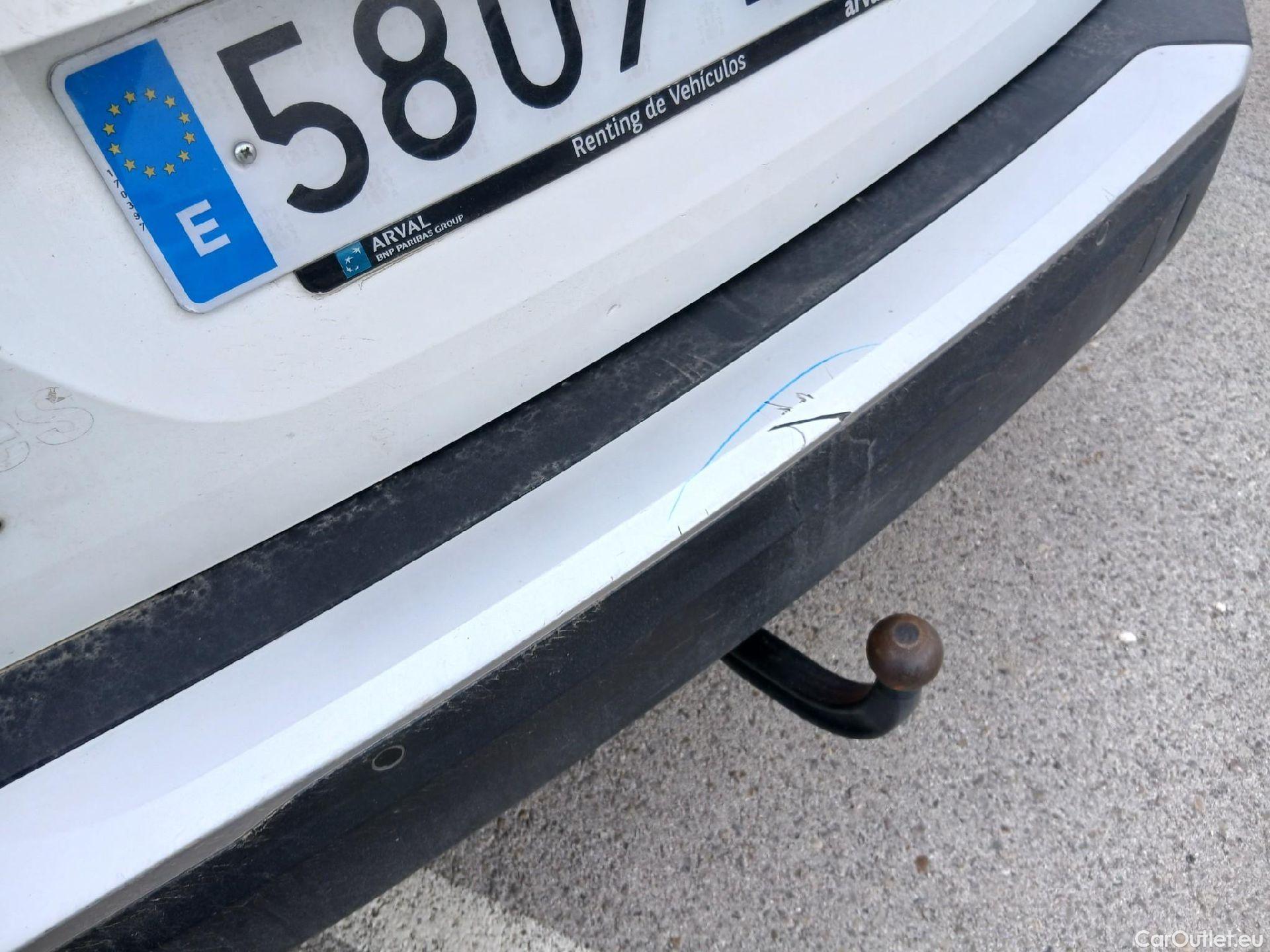  Peugeot  2008 PEUGEOT  / 2019 / 5P / todoterreno Allure BlueHDI 130 S&S EAT8 #27