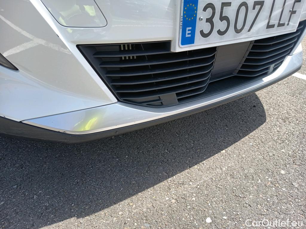  Peugeot  2008 PEUGEOT  / 2019 / 5P / todoterreno Allure BlueHDI 100 S&S BVM6 #19