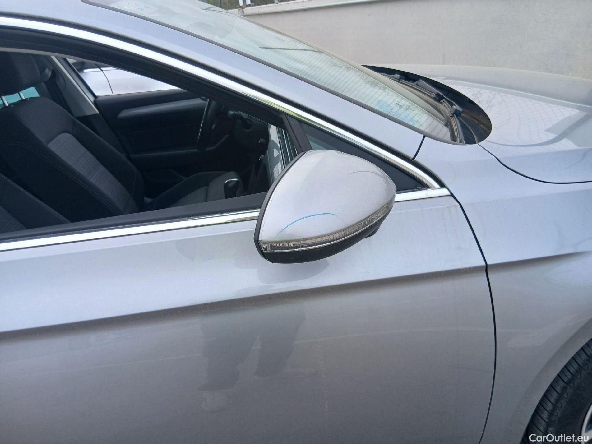  Volkswagen  Passat VOLKSWAGEN  / 2019 / 4P / sedán Executive 2.0 TDI 110kW (150CV) DSG #13